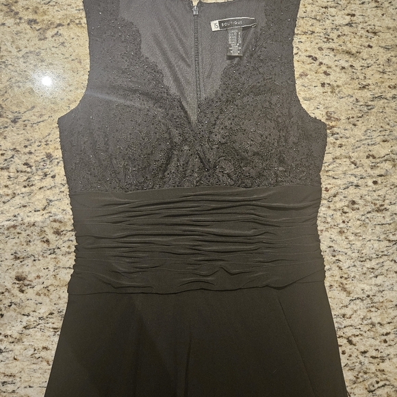 JS Boutique Black Gown - Picture 6 of 6